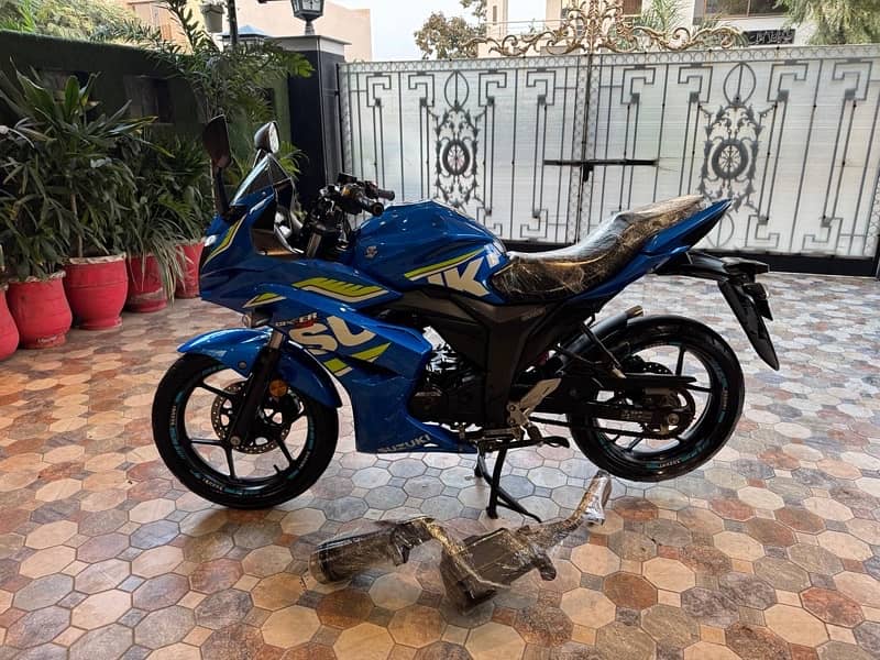 SUZUKI GIXXER 150 4