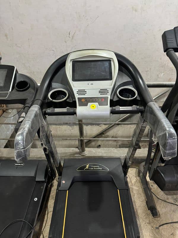 IMPOTED TREADMIL BRANDED AVAILABLE 3