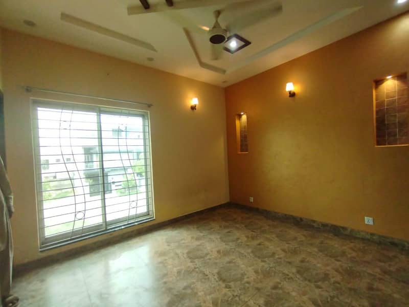 5 Marla Beautiful House With Gas Available For Rent In Lake City Sector M-7C 11