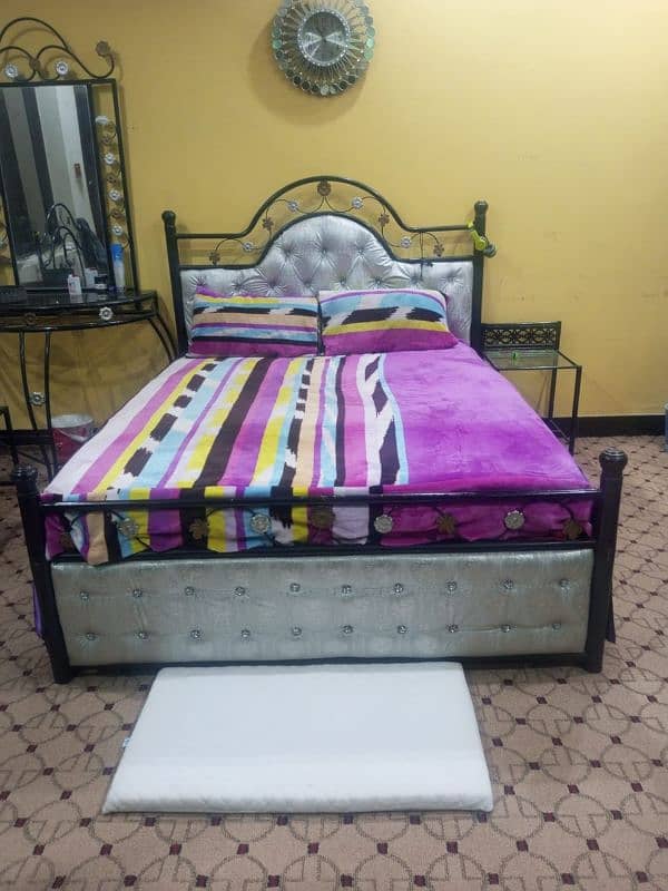 double bed with dressing table and side table 0