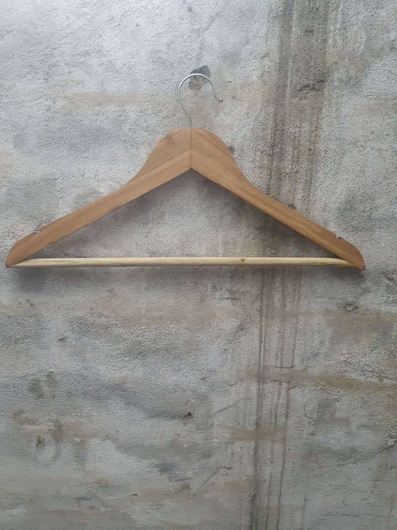 wooden hanger 0