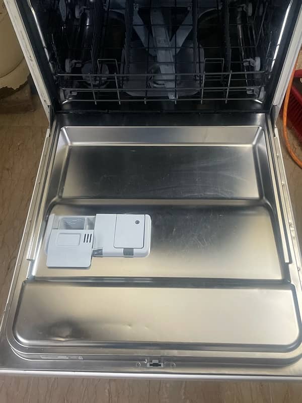 Whirlpool Dishwasher 2