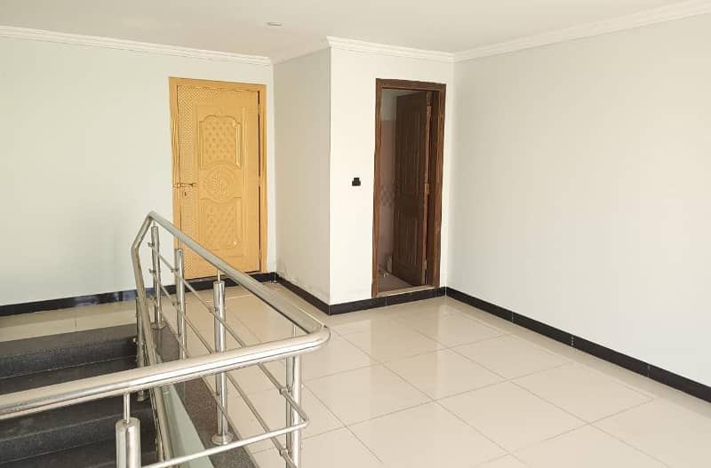 Major Makhdoom Society 4 Bedroom House Of Rent 7