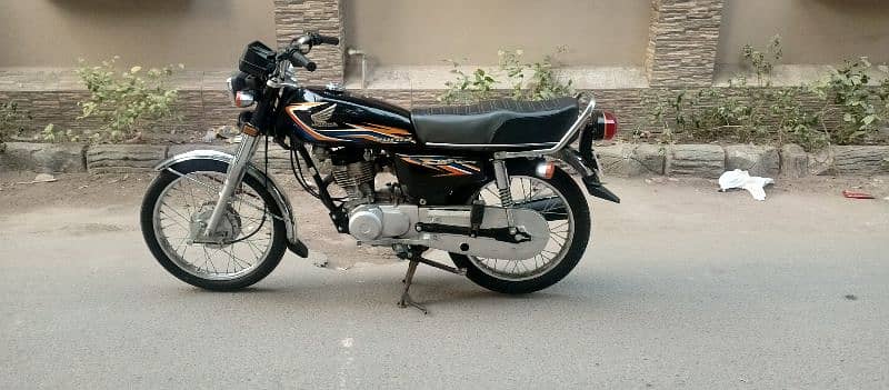 Honda CG125 model 2018 number 2019 ka lega hwa hai brand new condition 0