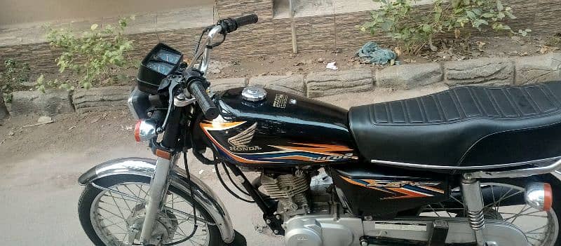 Honda CG125 model 2018 number 2019 ka lega hwa hai brand new condition 3