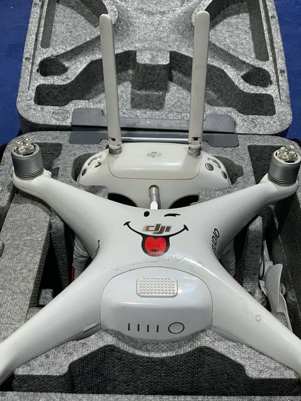 Dji phantom 4 With complete box 0