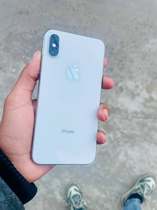 iPhone XS all ok white colour factory unlocked 0