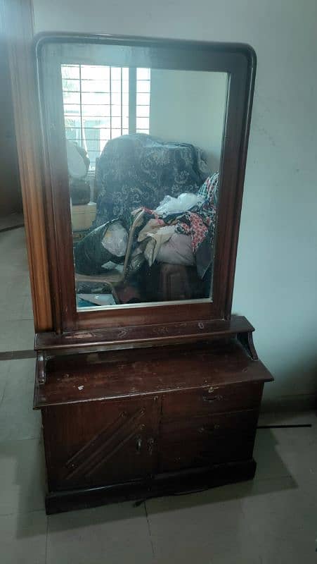 Dressing Table made of sheesham wood 1