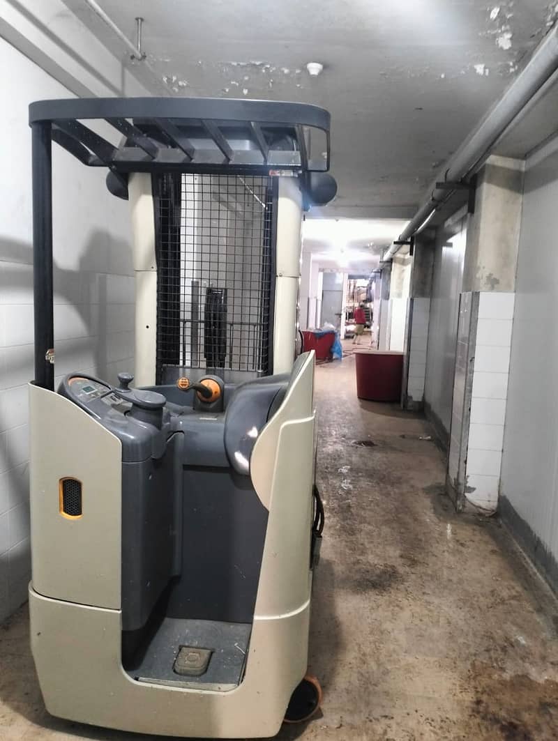 Lifter Reach Truck 0