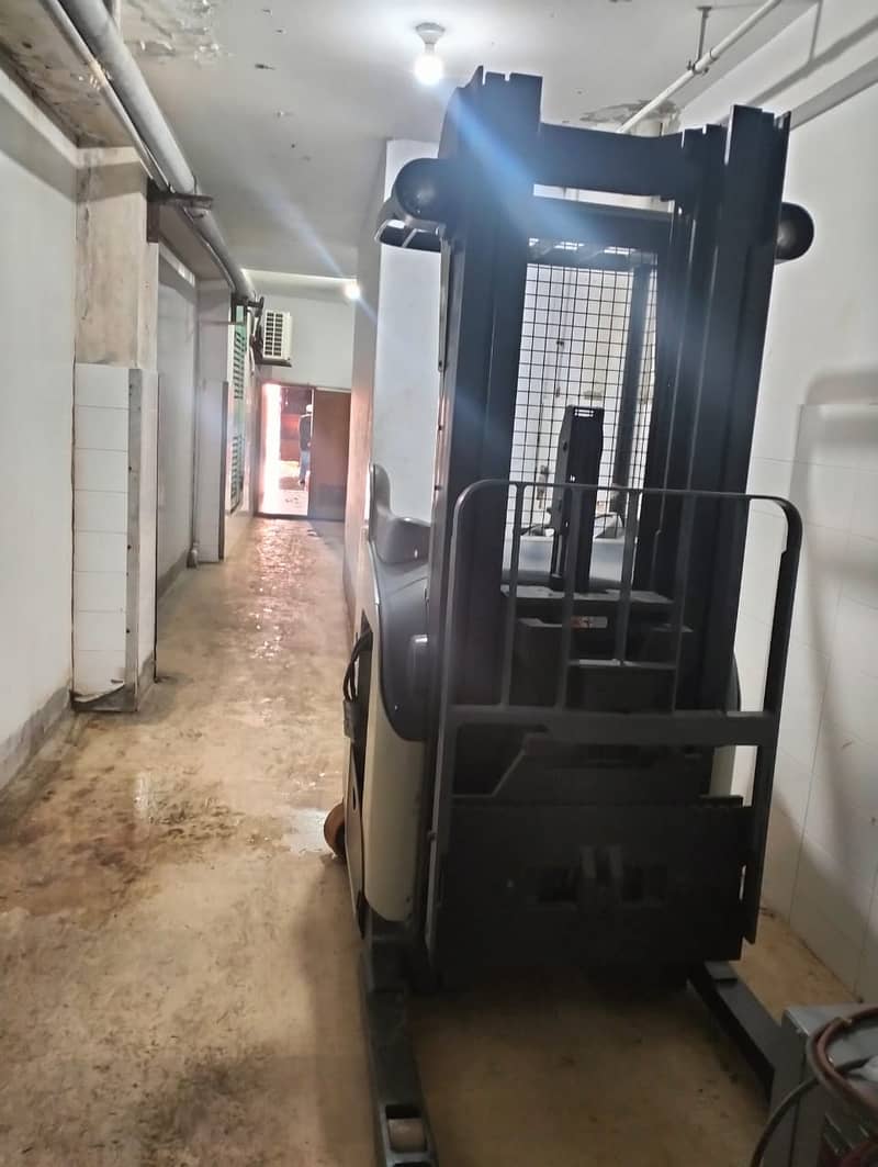 Lifter Reach Truck 2