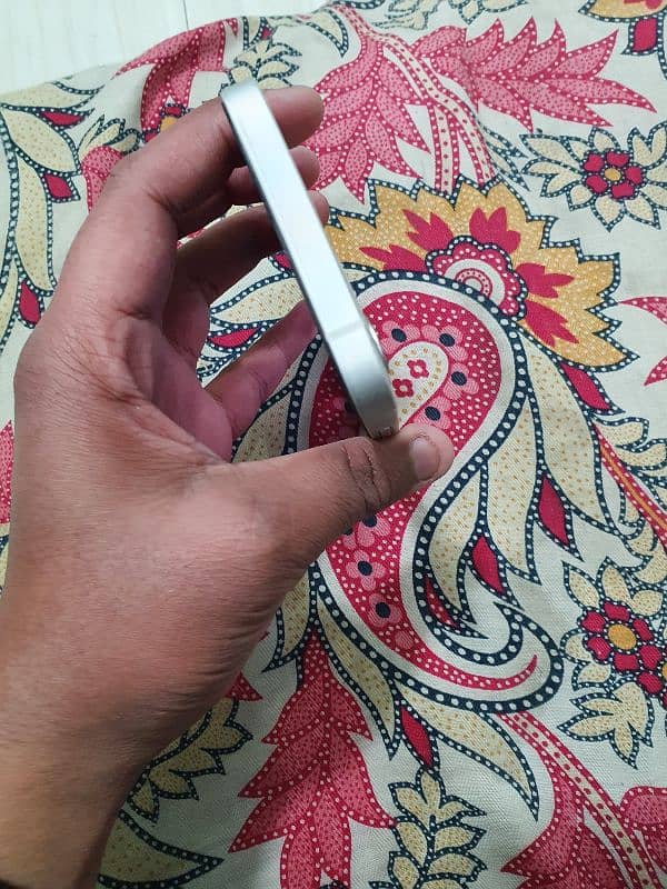 IPHONE 12 64 GB jv 81 health White color ¹ 1