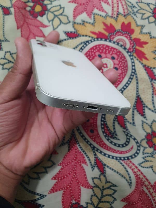 IPHONE 12 64 GB jv 81 health White color ¹ 7