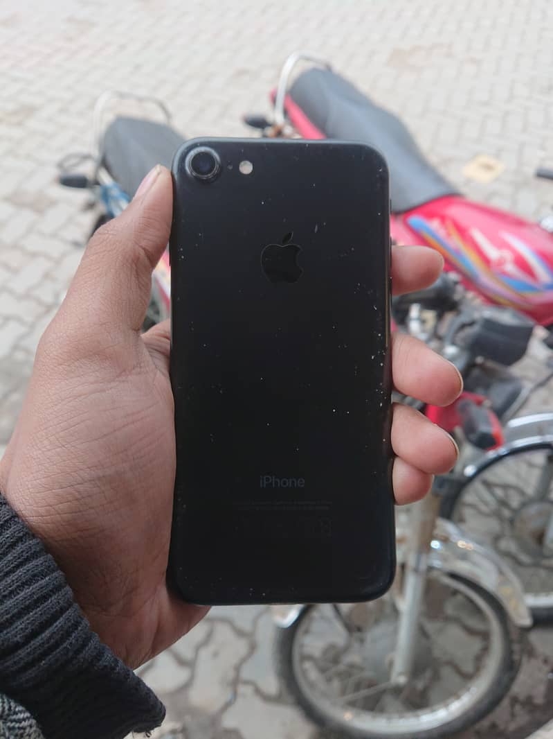 Apple iPhone 7.32gb  PTA all sim working 1