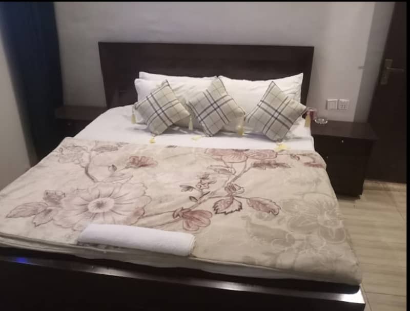 single bed room 2500 & double bed 3500 &weekly room available 4