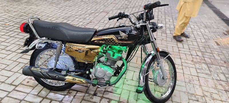 Honda CG 125S Gold Edition 8