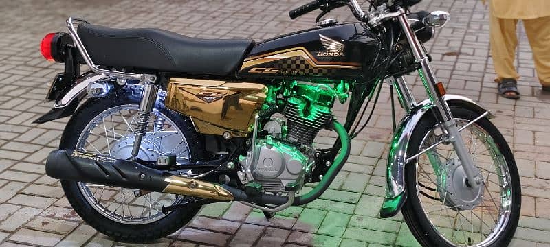 Honda CG 125S Gold Edition 9