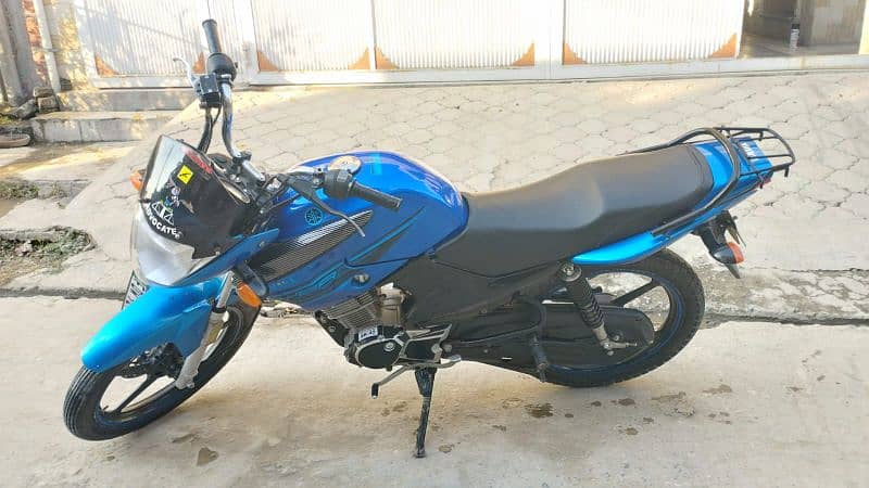 One hand use YBR 125 2015 0