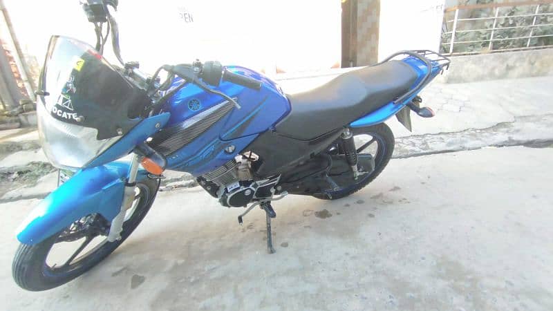 One hand use YBR 125 2015 7