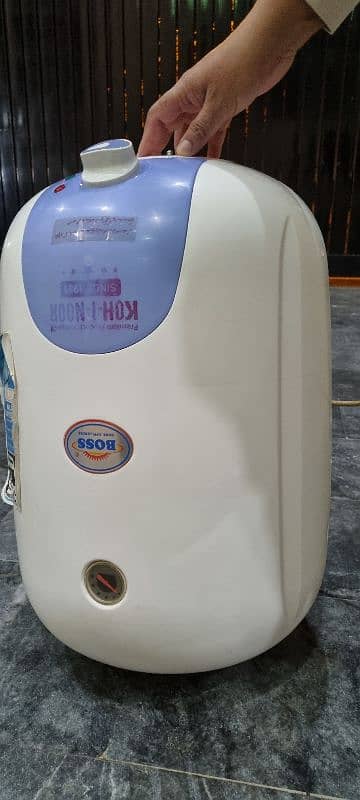 Boss Instant Geyser 25 CL Only used for 10 days 4