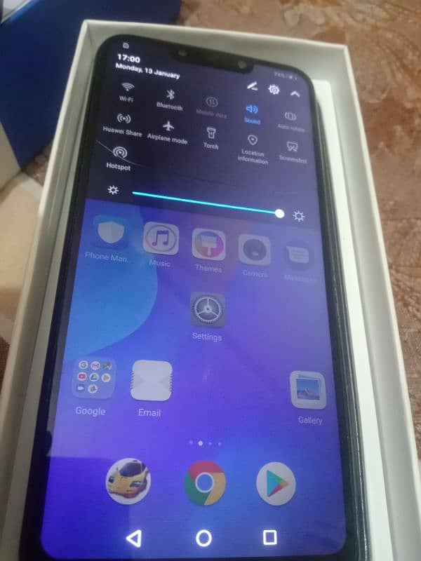 Huawei nova 3i 6 /128 (black colour )only mobile no box no charger 6