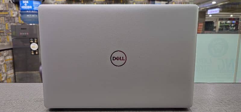 Dell inspiron 15 5000 series 5570 Core i7 8th Generation 4gb card 0