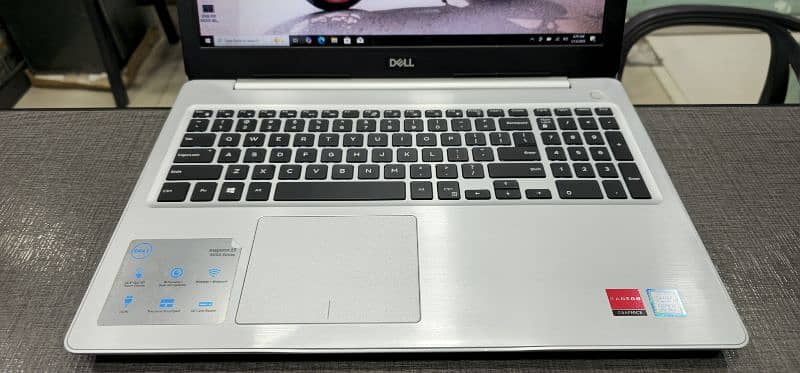 Dell inspiron 15 5000 series 5570 Core i7 8th Generation 4gb card 2