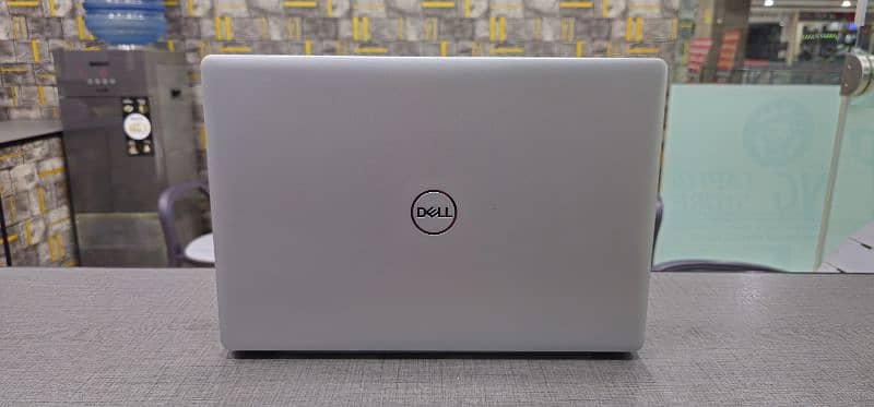 Dell inspiron 15 5000 series 5570 Core i7 8th Generation 4gb card 8