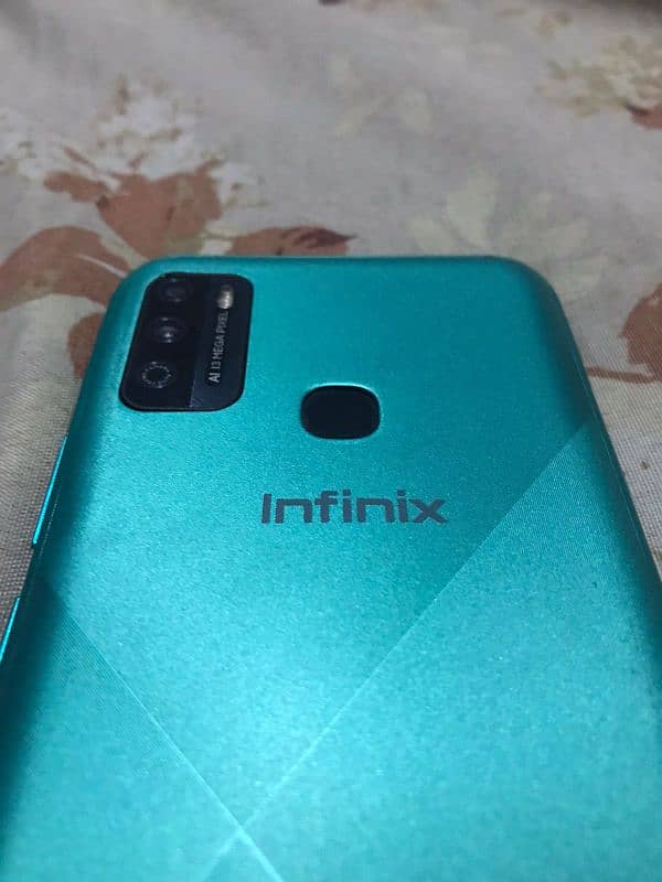 Infinix hot 9 play 2/32 4