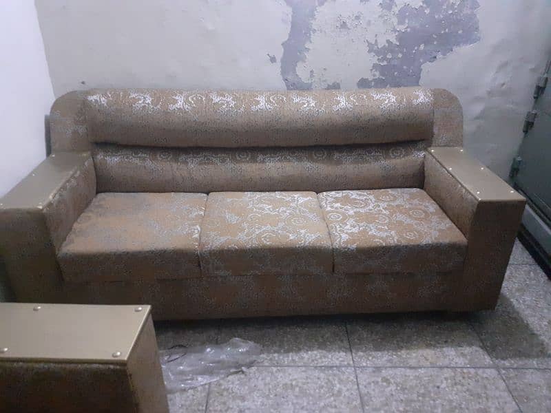 3 pcs sofa set good condition and so comfortable 0