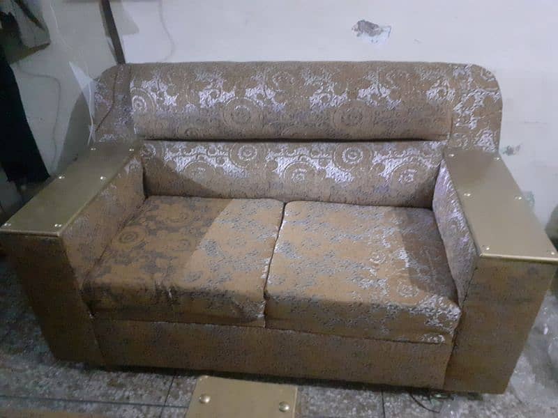 3 pcs sofa set good condition and so comfortable 1