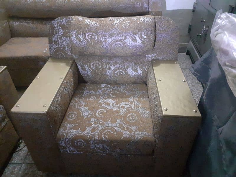 3 pcs sofa set good condition and so comfortable 2