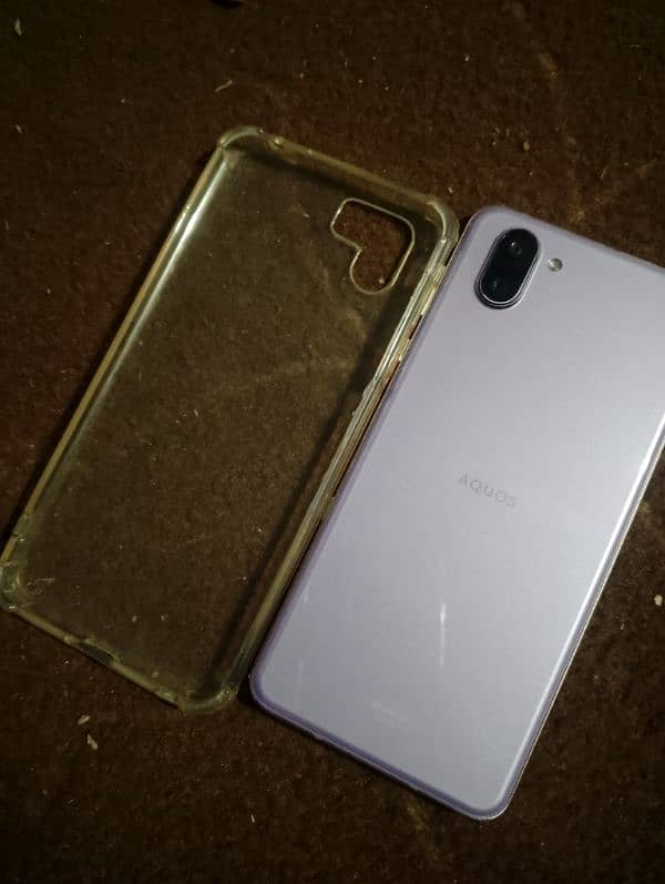 sharp Aquos R3:  6.128GB  . non pta 0