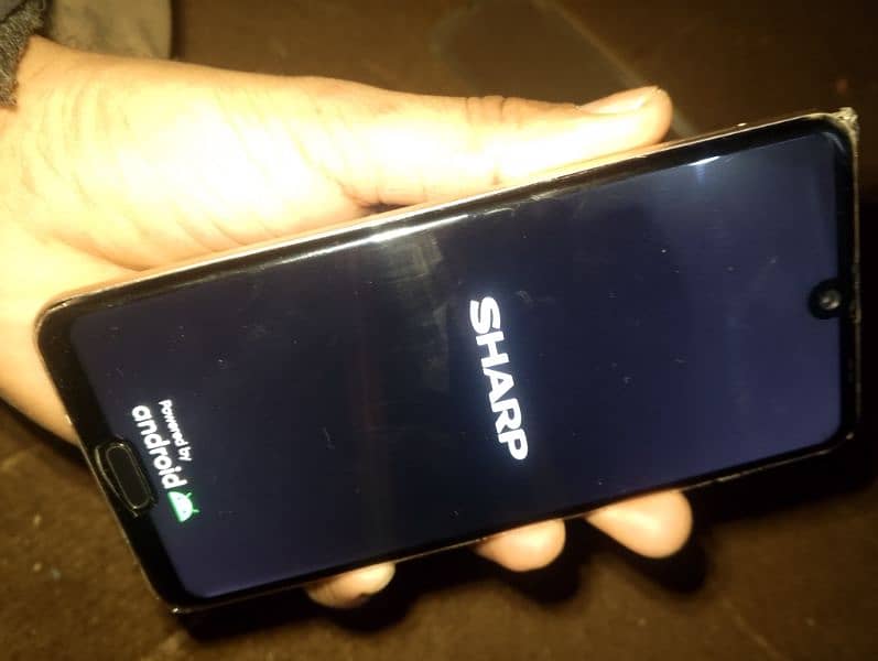 sharp Aquos R3:  6.128GB  . non pta 7