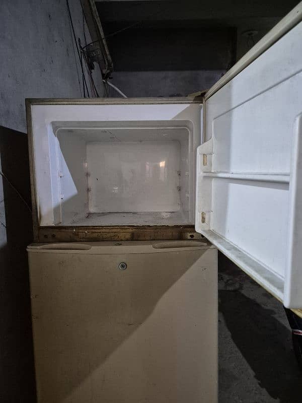 old fridge for sale 3