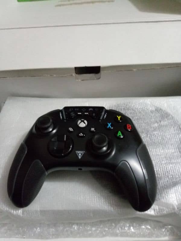 Xbox Series S with Turtle beach controller 3