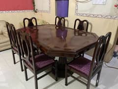 8 seater dining table in new condition with wood top