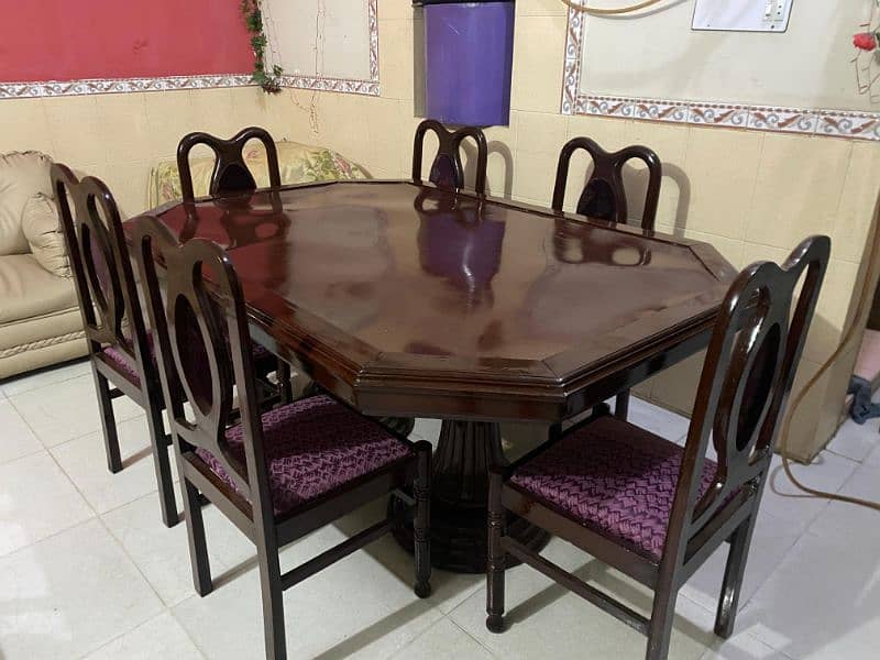 8 seater dining table in new condition with wood top 7