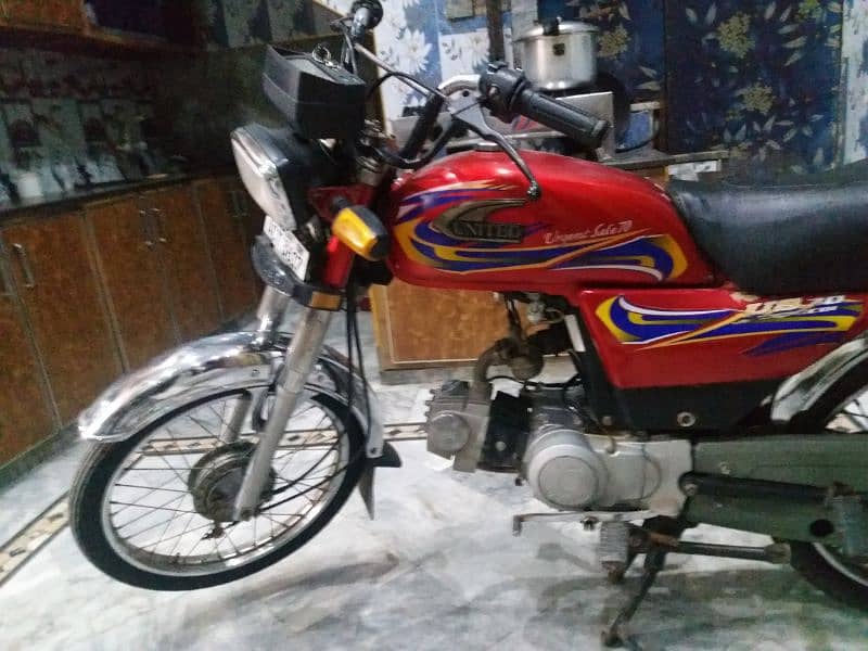 United 70cc bike engen 100% condition 10 by 10 body condition 9 by 10 1