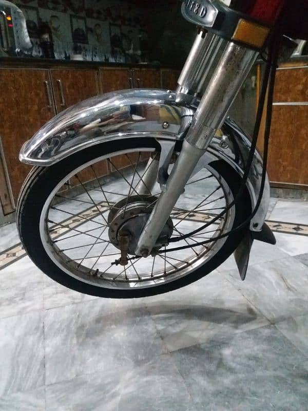 United 70cc bike engen 100% condition 10 by 10 body condition 9 by 10 2