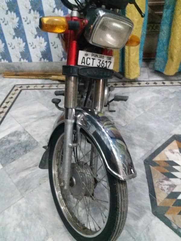 United 70cc bike engen 100% condition 10 by 10 body condition 9 by 10 4