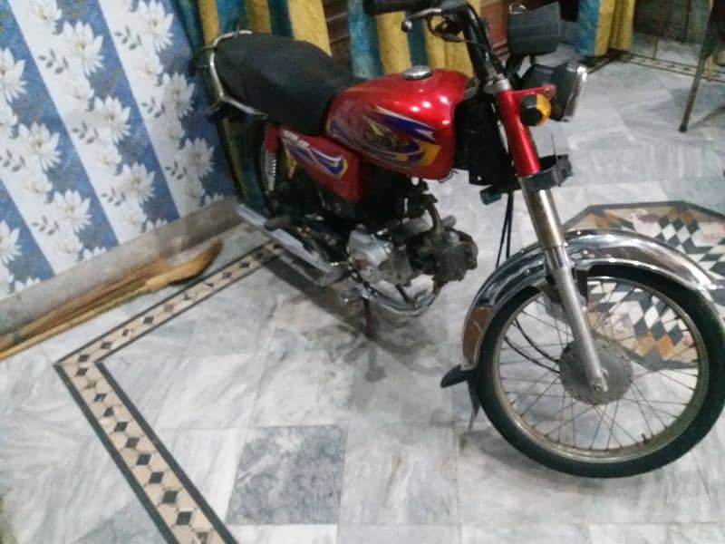 United 70cc bike engen 100% condition 10 by 10 body condition 9 by 10 5