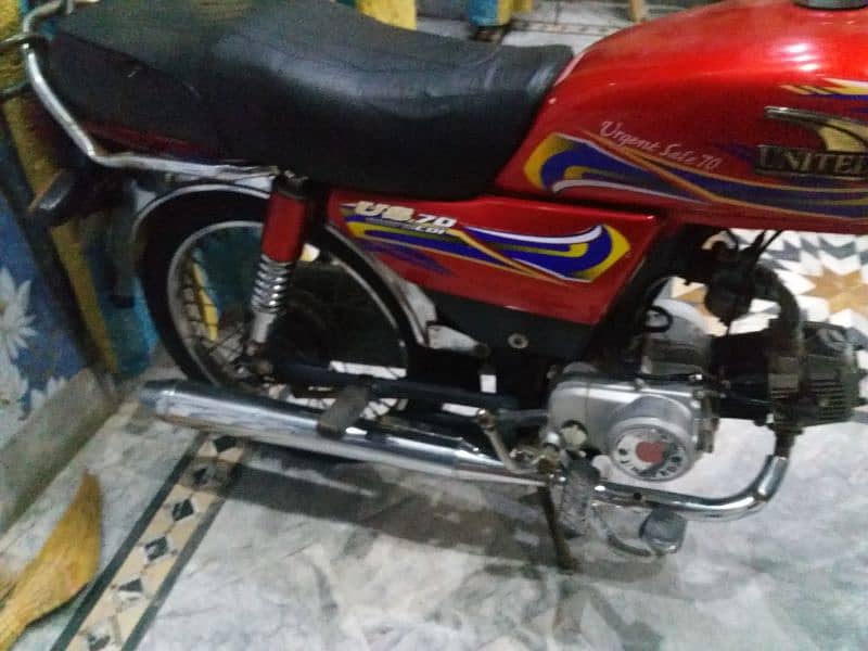 United 70cc bike engen 100% condition 10 by 10 body condition 9 by 10 6