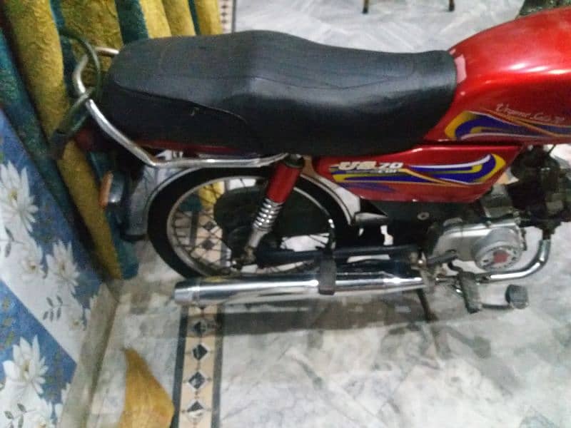 United 70cc bike engen 100% condition 10 by 10 body condition 9 by 10 8