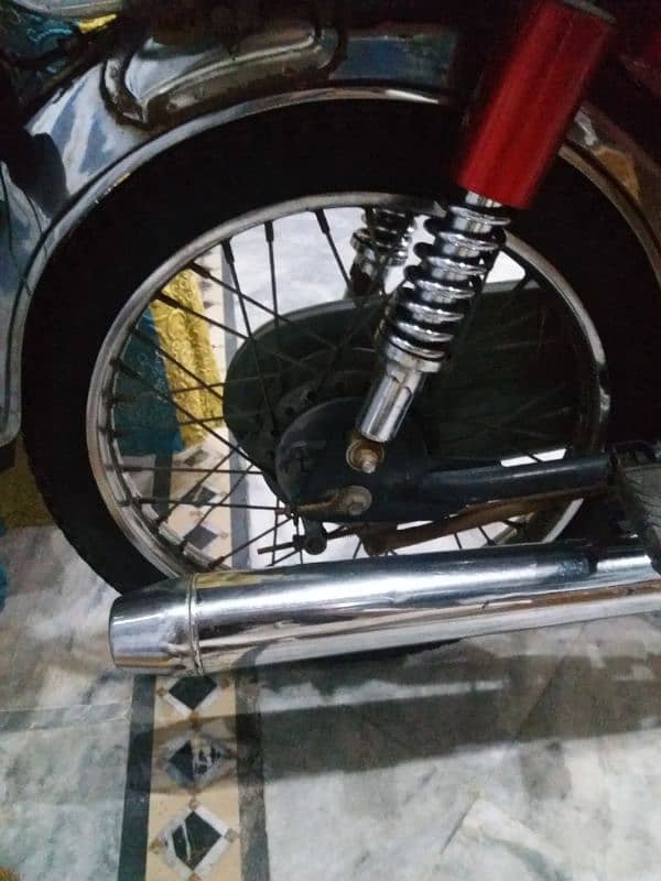 United 70cc bike engen 100% condition 10 by 10 body condition 9 by 10 9