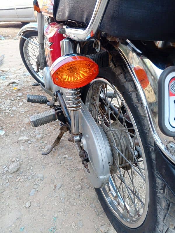 Honda 125 Karachi number 8