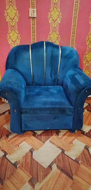 jumbo size 7 siter sofa better condition 1