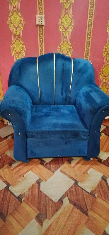 jumbo size 7 siter sofa better condition 2