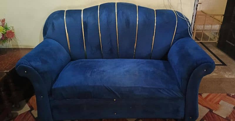 jumbo size 7 siter sofa better condition 3