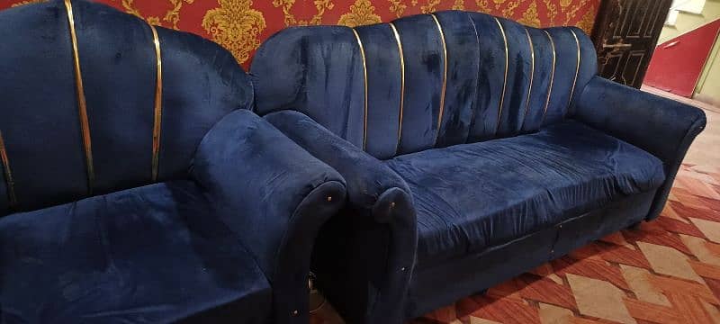 jumbo size 7 siter sofa better condition 8