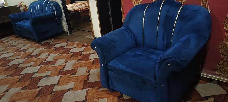 jumbo size 7 siter sofa better condition 9